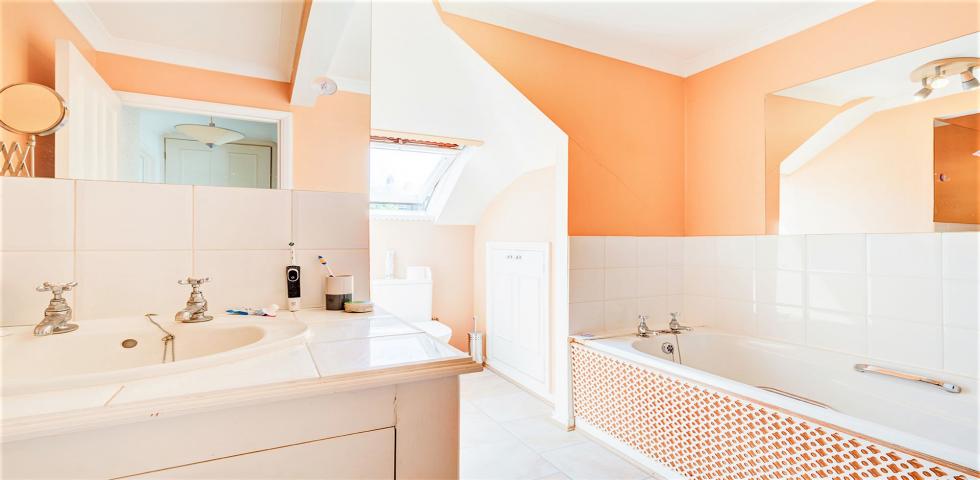 			LET, 4 Bedroom, 1 bath, 1 reception Flat			 Menelik Road, WEST HAMPSTEAD